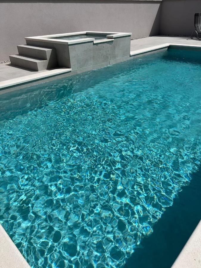 Villa Vida, Medulin - Bazen I Jacuzzi Kültér fotó